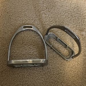 Horse Tack Korsteel 4 1/2” English Stirrup Irons